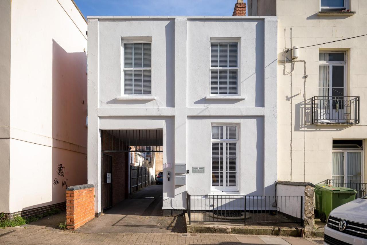Contemporary Ground Floor Apartment - Town Centre With Parking! チェルトナム エクステリア 写真